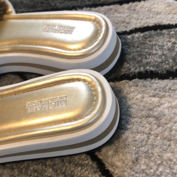 Michael Kors womens size 7.5M NWOT - Picture 6 of 9